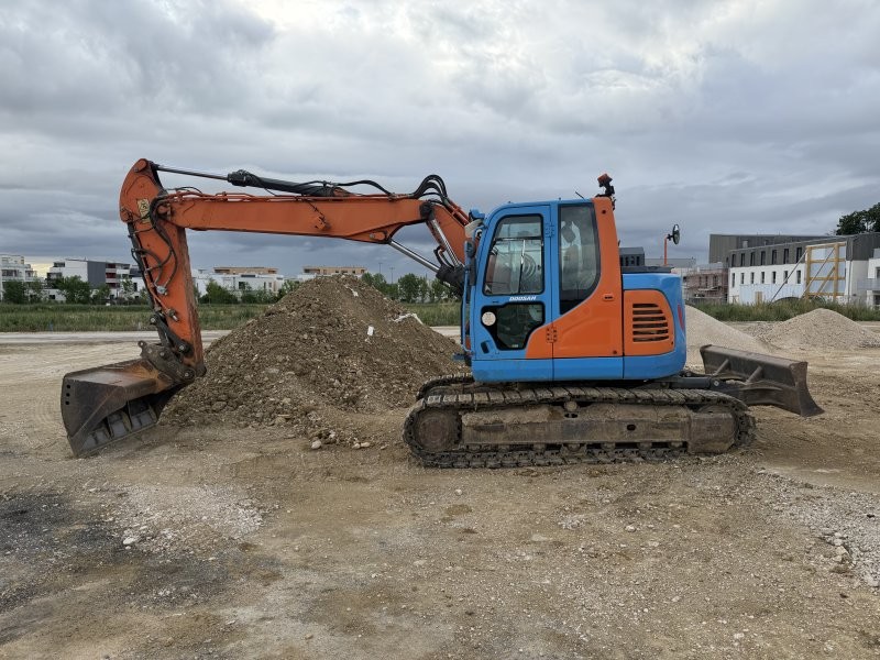 Pelle sur chenilles DOOSAN type DX140LCR-5