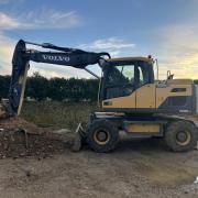 Pelle à pneus VOLVO type EW140D