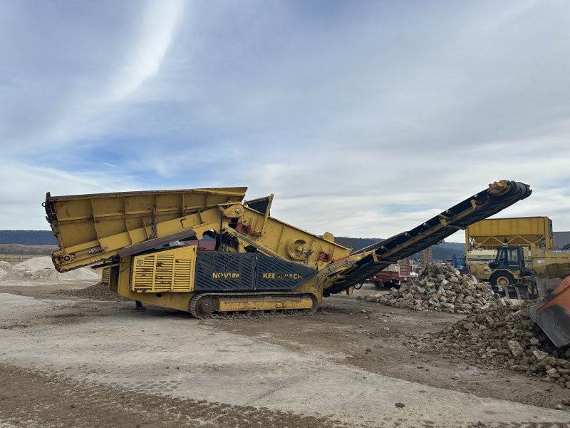 Scalpeur sur chenilles KEESTRACK type NOVUM