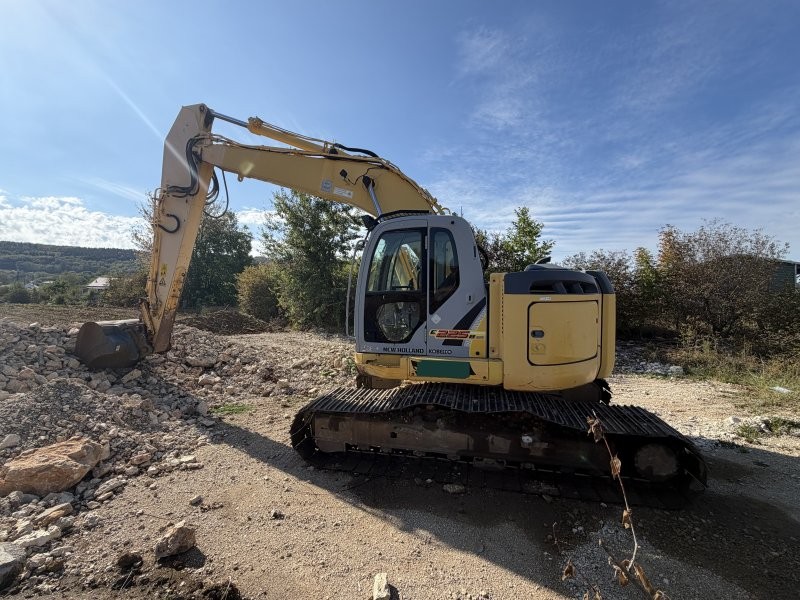 Pelle sur chenilles NEW HOLLAND type E225BSR