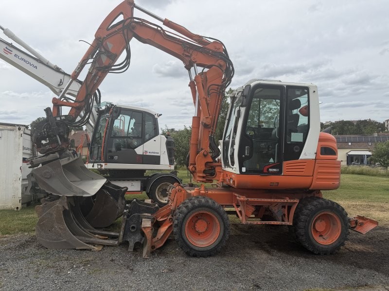 Pelle à pneus TAKEUCHI type TB295W