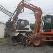 Pelle à pneus TAKEUCHI type TB295W